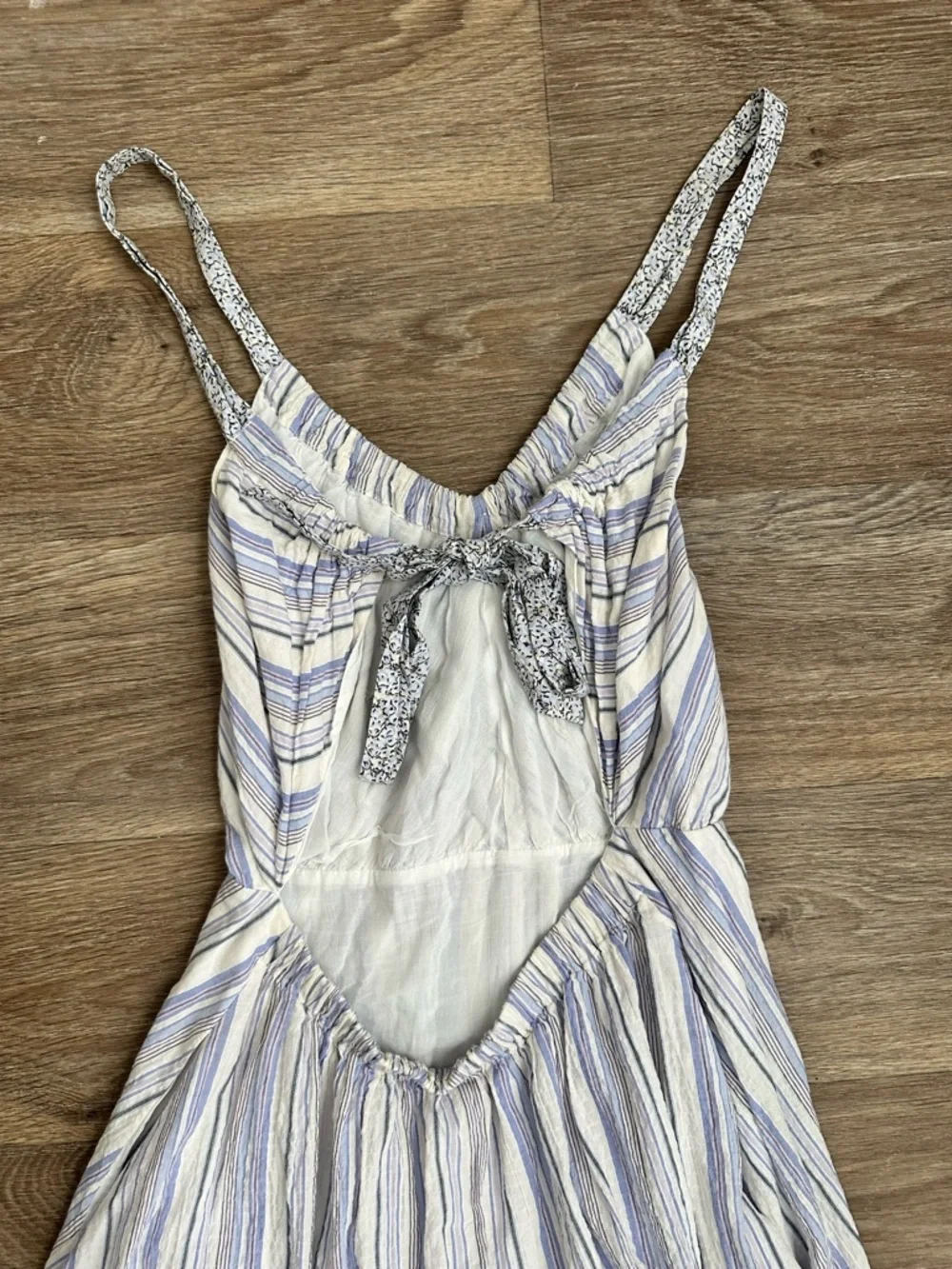 La Vie Rebecca Taylor Blue & White Striped Midi Dress | V-Neck Flowy Sundress - Picture 16 of 16